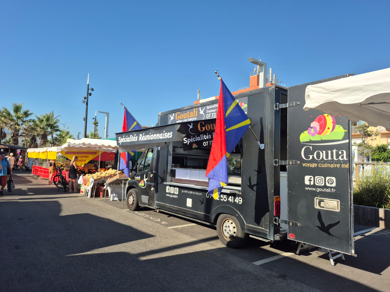 Le food truck Goutali installé au marché de Saint-Cyprien