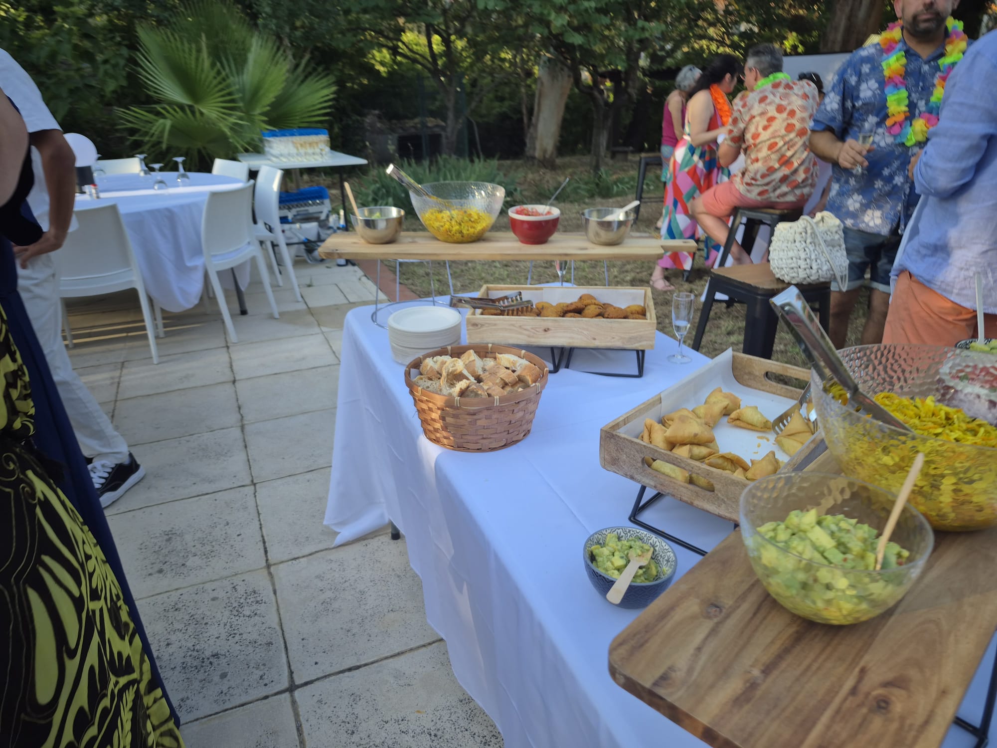 Plateaux de samoussas et bouchées créoles